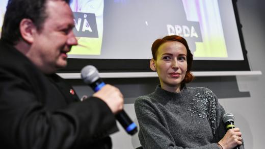 Mikuláš Kroupa a Lucie Korcová v Café Louvre 17. listopadu 2025