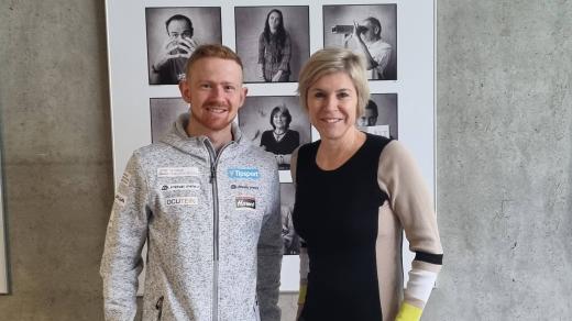 Biatlonista Vítězslav Hornig s moderátorkou Kateřinou Neumannovou