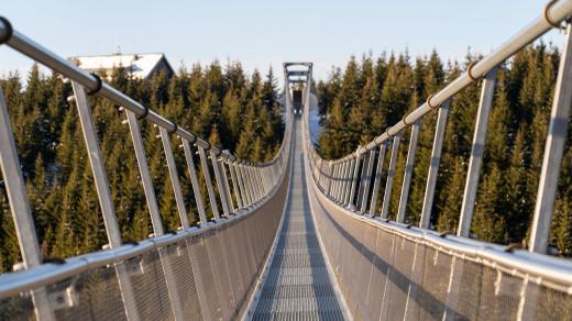 Sky Bridge 721 na Dolní Moravě byl 2,5 roku nejdelším visutým mostem pro pěší na světě