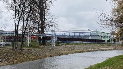 Sklad firmy Silnice CZ, která taví asfalt nedaleko centra