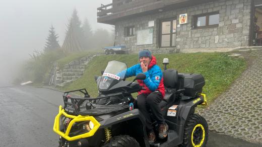 Členové Horské služby Jeseníky se připravují na zimní sezónu. Zkontrolovat a obnovit musí mimo jiné tyčové značení na několika desítkách kilometrů turistických tras