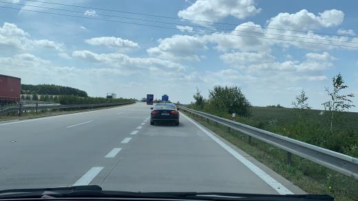 Dálnice D11 je jednou z hlavních tras, kudy vozí zloději do Polska luxusní vozy odcizené u nás nebo v Německu