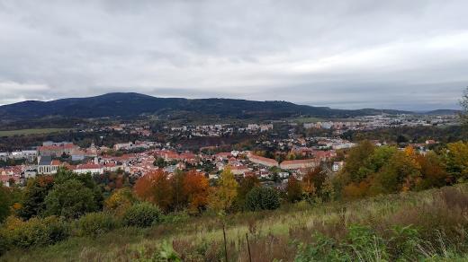 Výhled z Křížové hory na Český Krumlov a Kleť