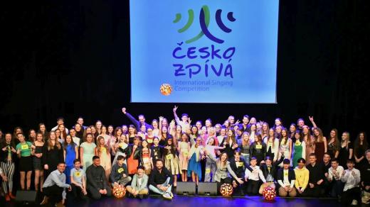 Česko zpívá je moderně koncipovaná celostátní pěvecká soutěž pro začínající zpěváky