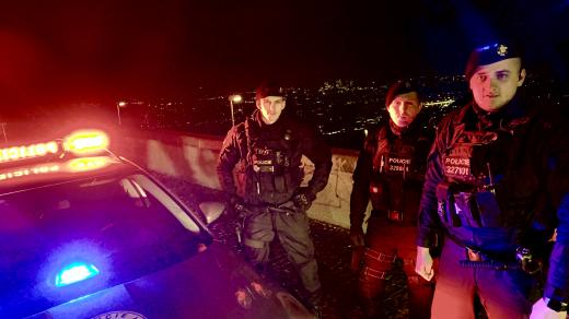 Policisté z pohotovostní motorizované jednotky jsou neustále v ulicích Prahy