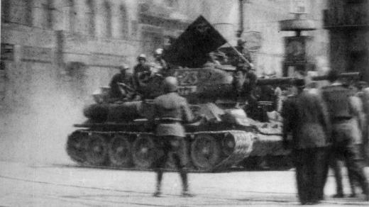 Tank T-34 Rudé armády v Praze