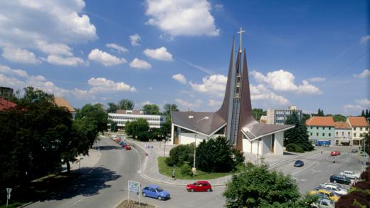 Náměstí TGM v Břeclavi s kostelem svatého Václava