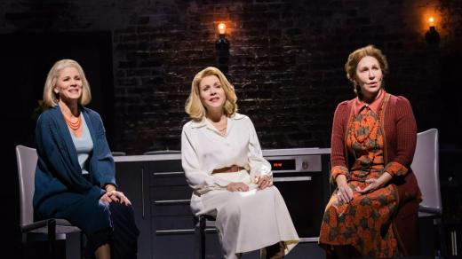 Opera Hodiny. Sólistky Kelli O’Hara jako Laura Brown, Renée Fleming jako Clarissa Vaughan a Joyce DiDonato jako Virginia Woolf