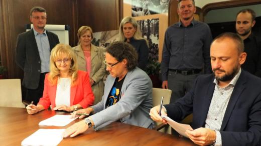 Podpis koaliční smlouvy v Táboře
