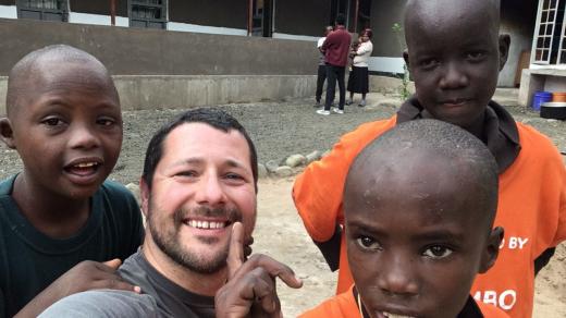 Africe už několik let pomáhá záchranář z Jičína Matěji Břeský