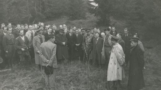 Setkání po válce na místě vraždy Josefa Bierského