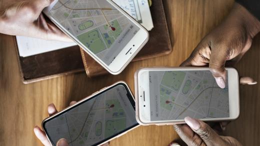 Mapy v mobilu (ilustrační snímek)