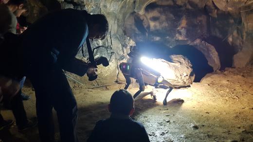 Obrovskou výhodou SPOTa je vnitřní řídící systém, díky kterému je stroj přímo z výroby stabilní a perfektně zvládá samostatný pohyb