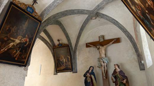 Gotická křížová chodba je zřejmě jediná autenticky zachovaná v kraji