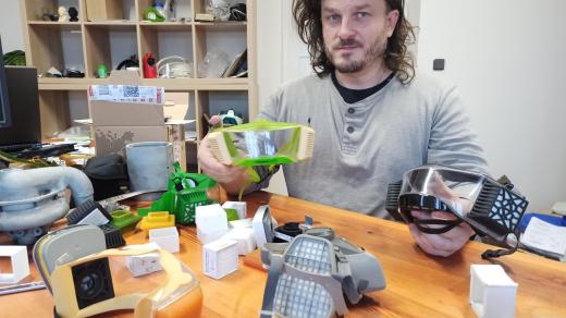 Odborník přes 3D tisk Peter Knobloch se pustil do vývoje vlastního respirátoru