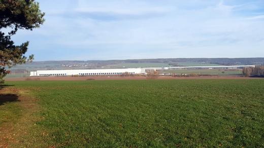 Průmyslové haly u dálnice D5