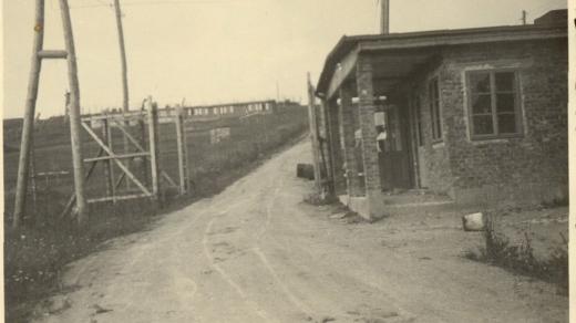 Vstup do pracovního tábora v roce 1945 v Králíkách