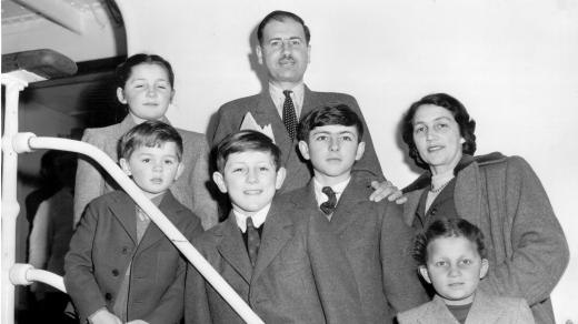 Hrabě Jindřich Kolowrat-Krakovský s rodinou po příjezdu do USA v dubnu 1948