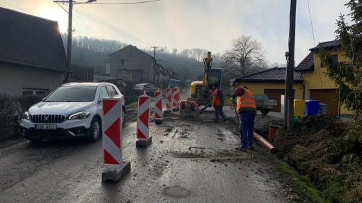 V Týnu nad Bečvou dál probíhá stavba kanalizace