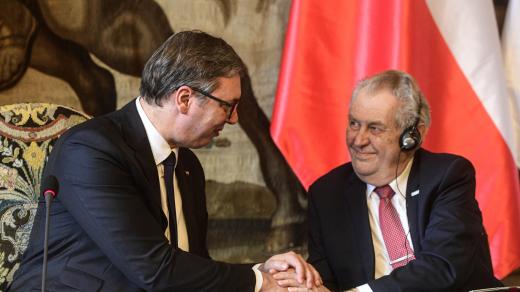 Srbský prezident Aleksandar Vučić (vlevo) a český prezident Miloš Zeman
