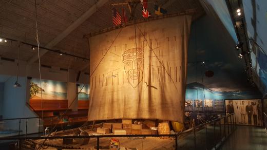Vor Kon-Tiki v muzeu v Oslu. Thor Heyerdahl ho postavil z balsového dřeva podle primitivní aztécké konstrukce - a přeplul na něm Tichý oceán.