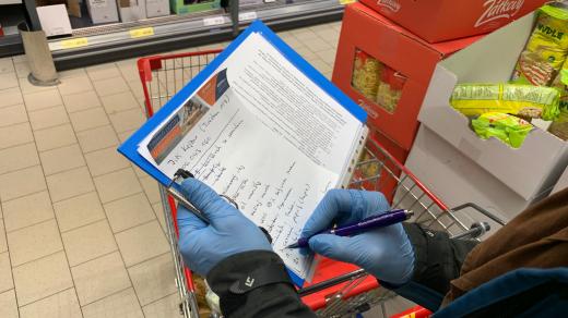 V České Skalici pomáhají skauti s nákupy potravin i léků