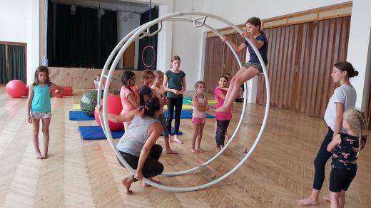 Příměstský tábor v Dešenicích se zaměřuje na nový cirkus
