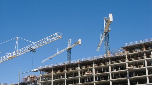 Bytový dům, stavba, jeřáb, developer, nové sídliště, byty, stavebnictví. Ilustrační foto