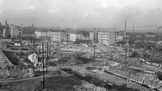 Pohled na výstavbu nového sídliště v Mostě v roce 1952