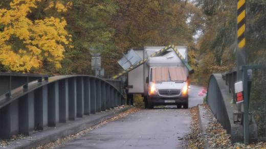 Jeden z viníků dopravní nehody na mostu u Litovle