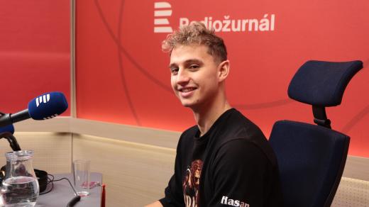 Plavec Ondřej Gemov ve studiu Radiožurnálu Sport v pořadu Na síti