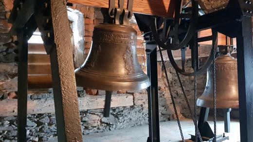 Nové zvony v kostele sv. Kateřiny v Hartmanicích