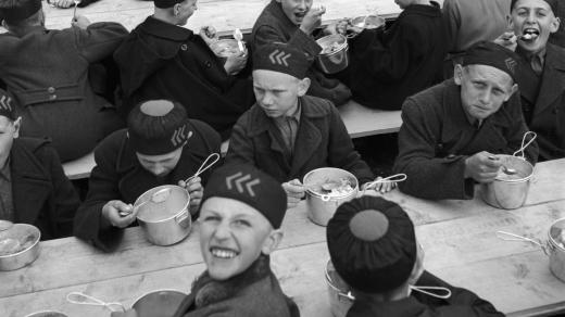 X. všesokolský slet v Praze v roce 1938, oběd pro cvičence na Strahově