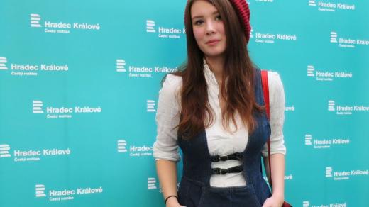 Adriana Wetterová ve studiu Českého rozhlasu Hradec Králové