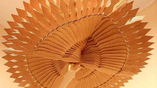 Holubička vyrobená z jednoho kusu dřeva z dílny Pavla Sarauera