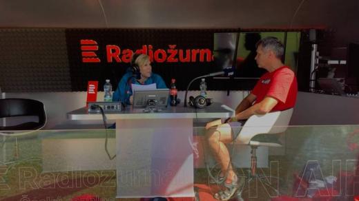 Jan Hájek v R-streamu na Lipně s moderátorkou Kateřinou Neumannovou