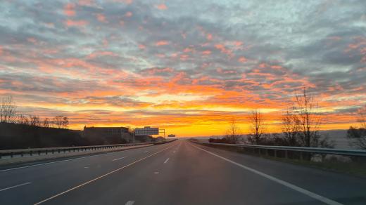 Svítání na dálnici