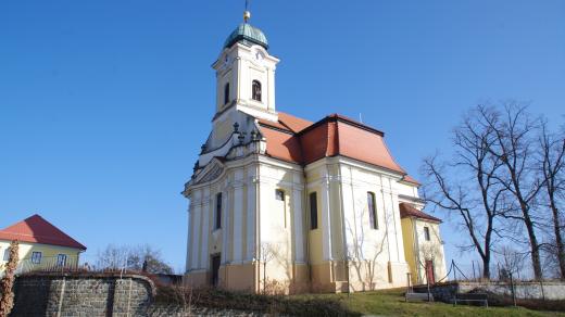 Farní kostel v Dobromilicích je barokní, jeho kořeny jsou však gotické