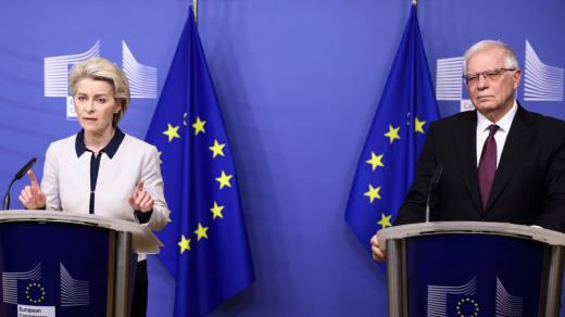 Šéfka Evropské komise Ursula von der Leyenová a vysoký představitel EU pro zahraniční politiku Josep Borrell