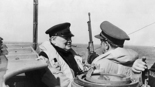 Winston Churchill a sir Alan Brooke na lodi směřující k francouzskému pobřeží