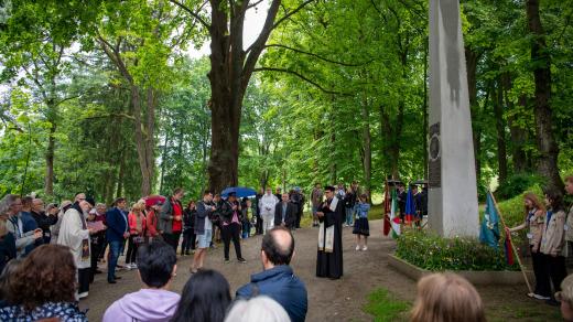Odhalení obnoveného památníku věnovaného stavitelům pašijového divadla v Hořicích na Šumavě bylo součástí kongresu Europasion