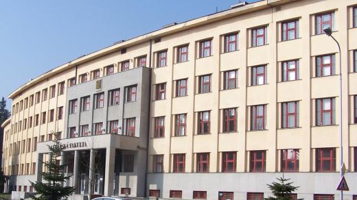 Budova Lékařské fakulty v Hradci Králové (2014).jpg