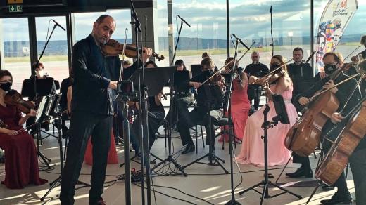 Jihočeská filharmonie na českobudějovickém letišti