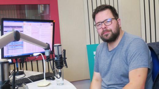 Michal Zahálka ve studiu Českého rozhlasu Hradec Králové