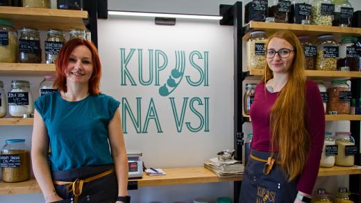Bezobalový obchod Kup si na vsi provozují mladé maminky Mariana a Klára