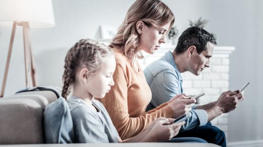 Sociální sítě , mobily , mobilní telefony