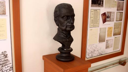 Busta Jakuba Hrona