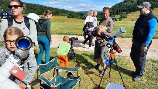 Astronomičtí nadšenci přes den pozorovali slunce