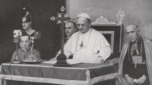 Papež Pius XI. zahajuje vysílání Vatikánského rozhlasu (12. 2. 1931).jpg