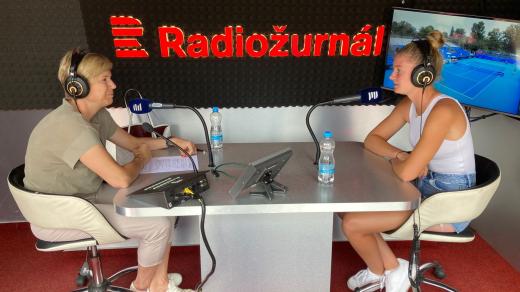 Mladá tenistka Lucie Havlíčková v R-streamu na tenisovém turnaji Livesport Prague Open v pořadu Páteční finiš